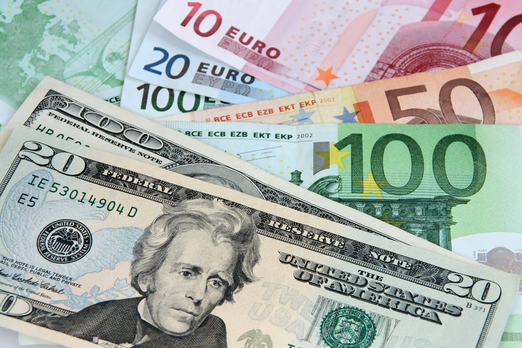 euro currency-min