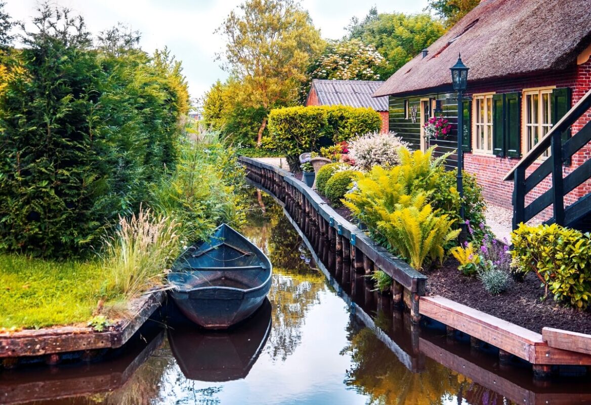 Beautiful canals of Giethoorn